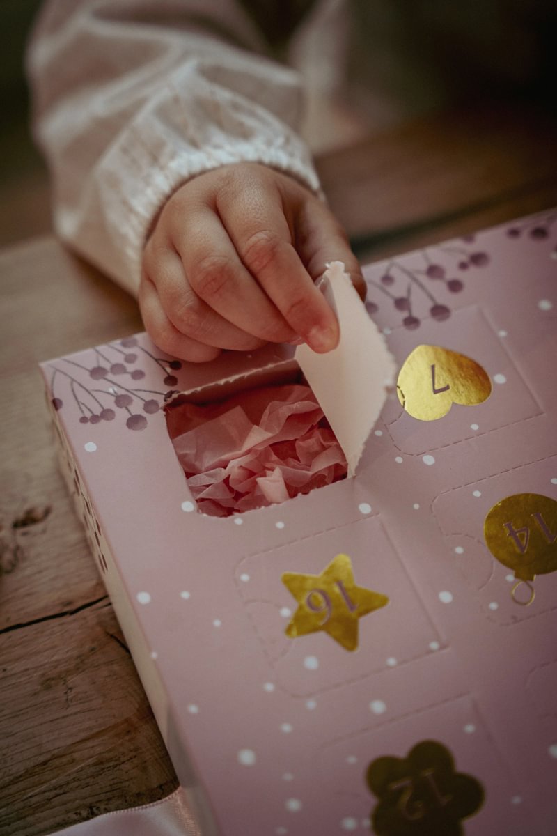 LITTLE DUTCH Advento kalendorius su apyrankėmis „Kalėdos“